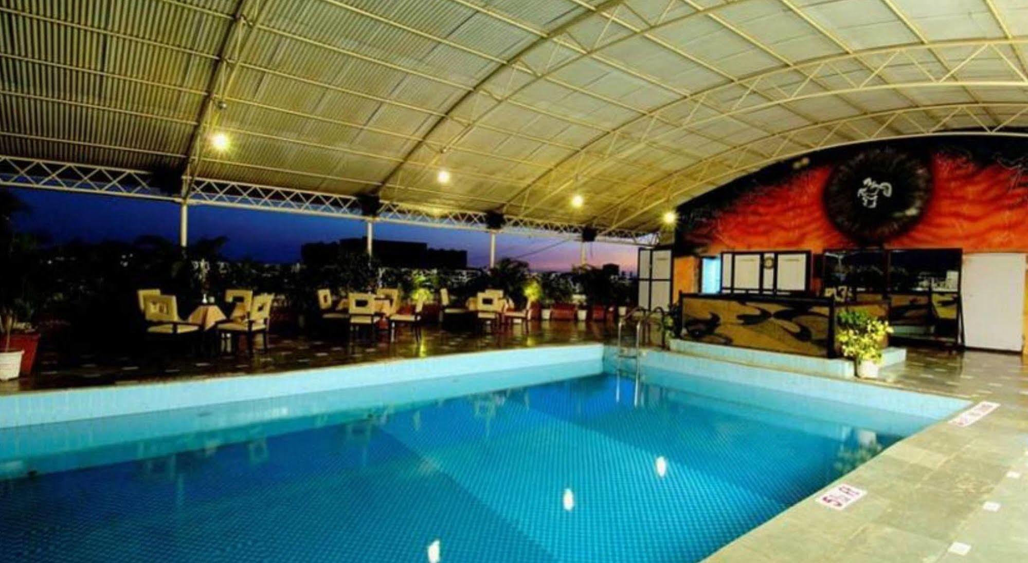 Ramee Guestline Hotel Juhu Bombay Eksteriør billede